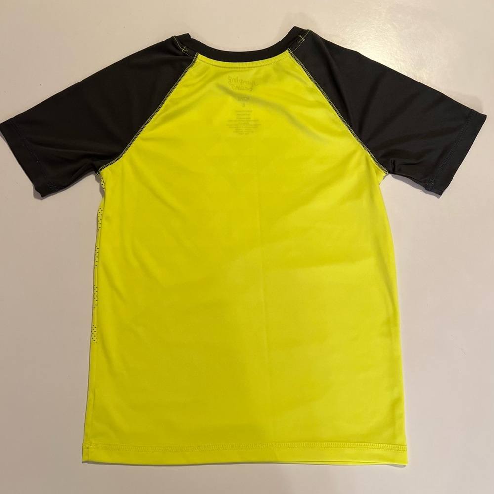 Bundle of 2 small kids shirts and 3 small kids athletic shorts - Picture 5 of 16